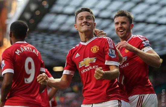 在场内外的 在场内外的